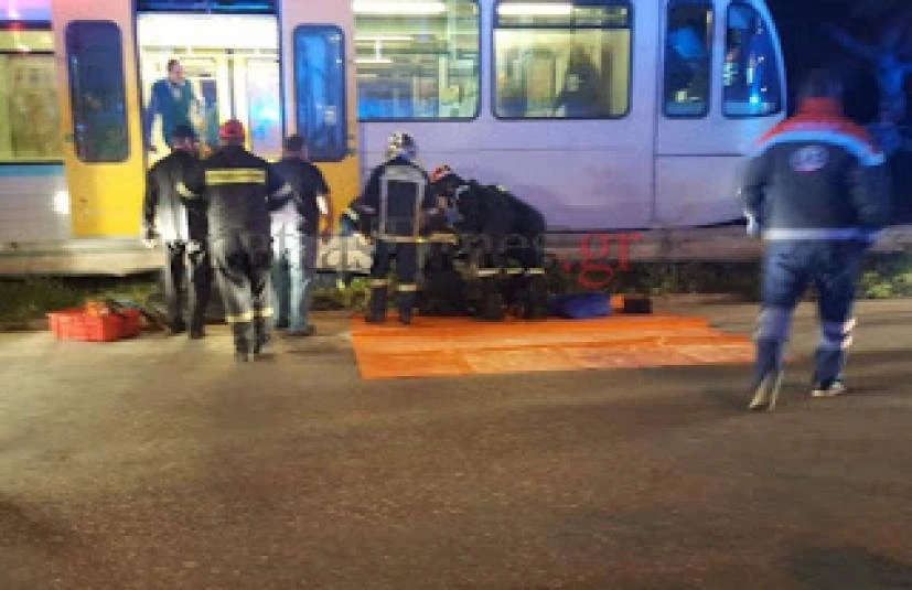 Πάτρα: Nεκρός ο άντρας που παρασύρθηκε και εγκλωβίστηκε κάτω από συρμό του Προαστιακού (βίντεο)